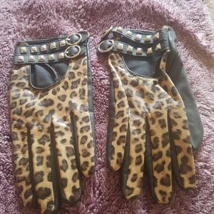 leopard gloves